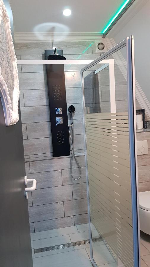 Le Petit Luxembourg Apartment Montignies-sur-Sambre ภายนอก รูปภาพ