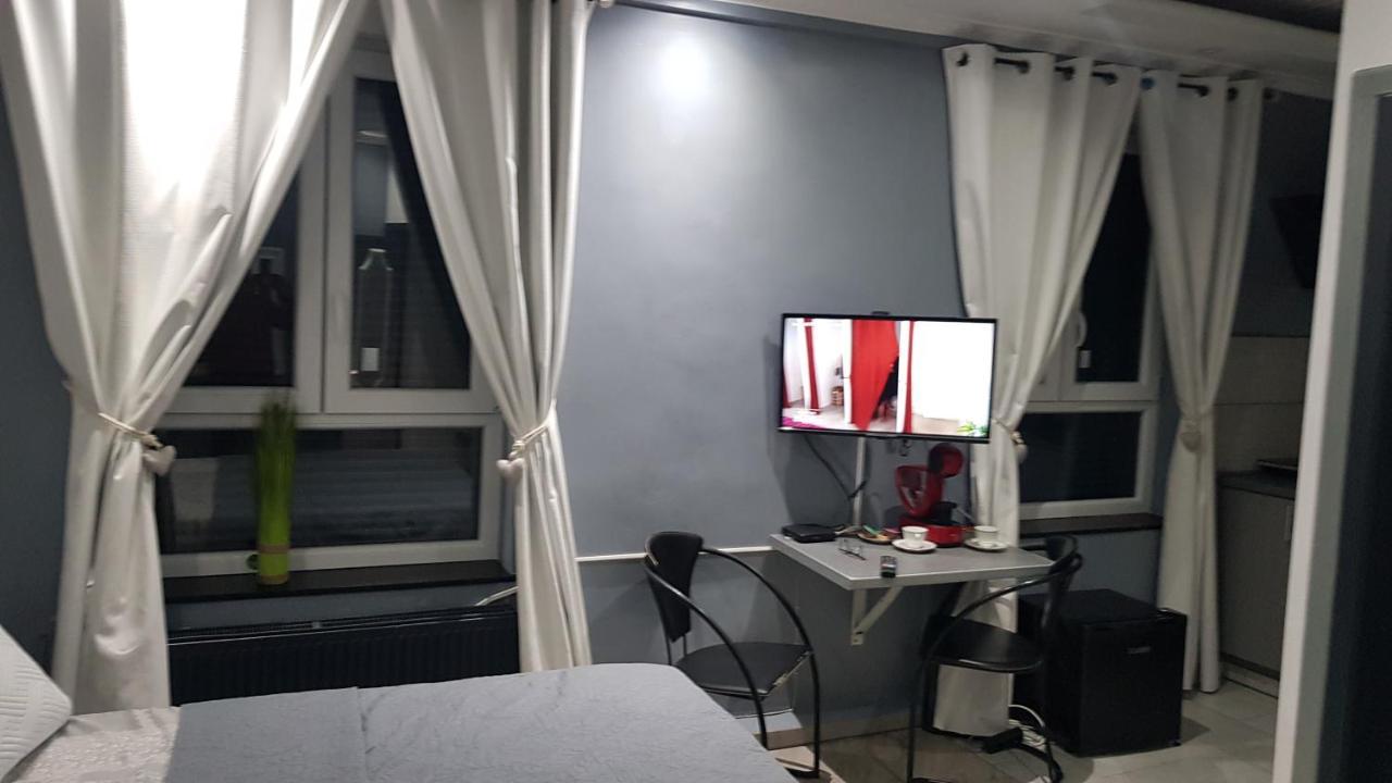 Le Petit Luxembourg Apartment Montignies-sur-Sambre ภายนอก รูปภาพ